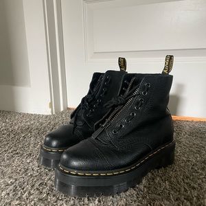 Platform Sinclair Dr Martens, women’s size 9